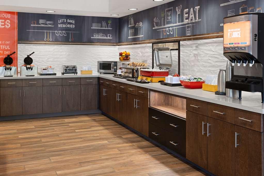 Hampton Inn Cleveland-Airport/Tiedeman Road Brooklyn Restaurant photo