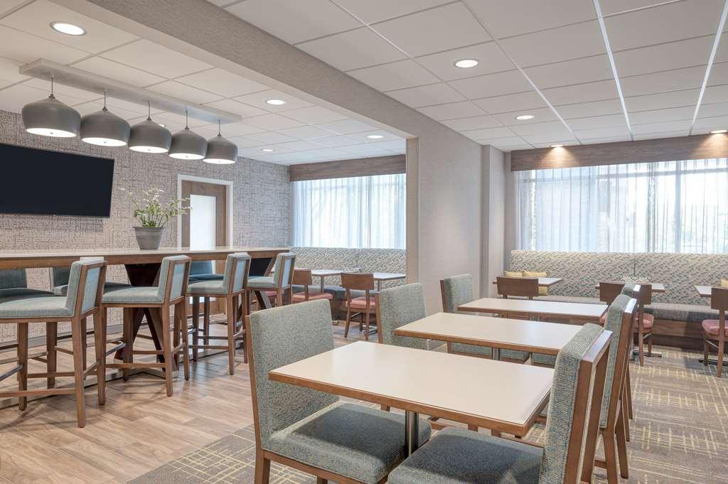 Hampton Inn Cleveland-Airport/Tiedeman Road Brooklyn Restaurant photo