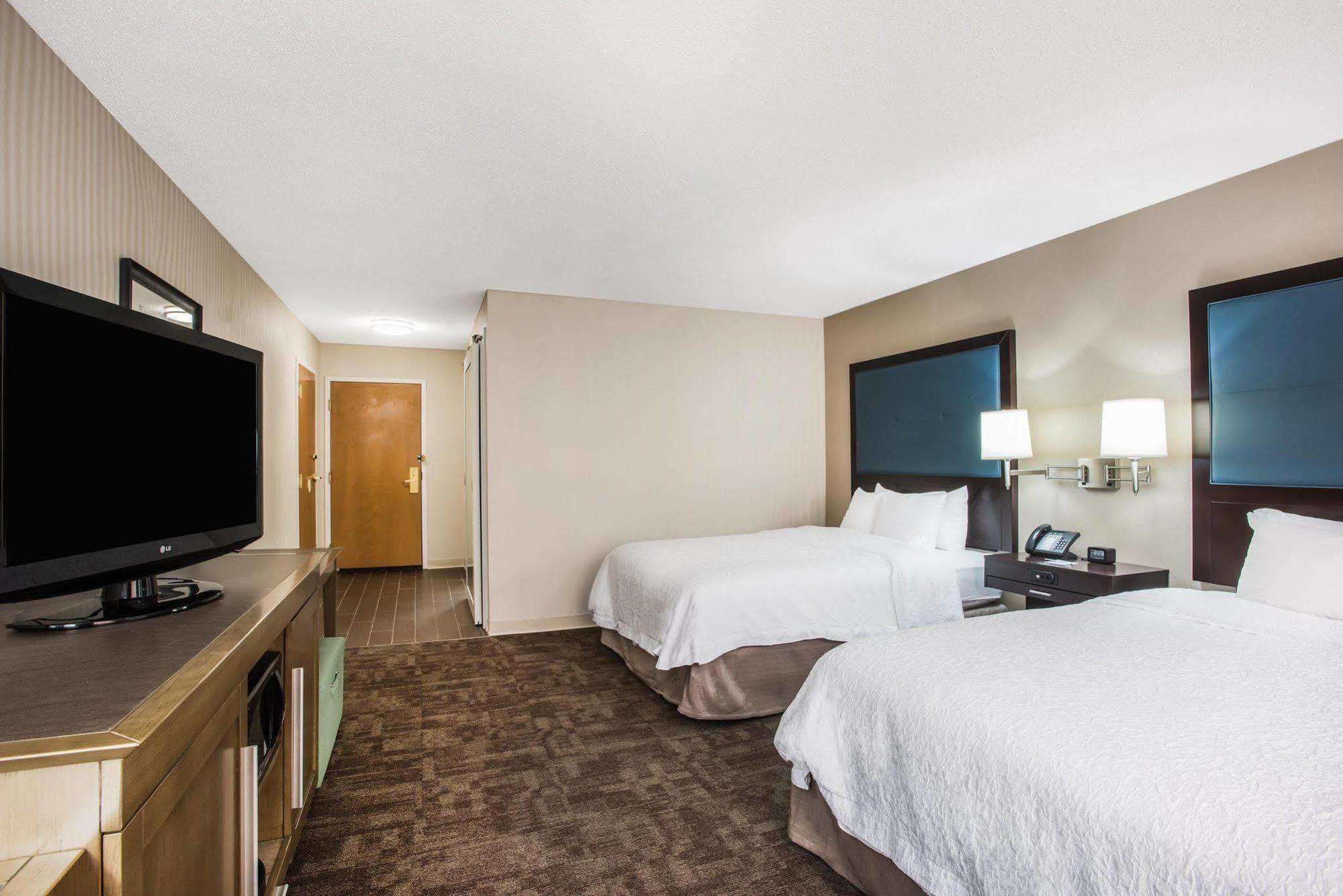 Hampton Inn Cleveland-Airport/Tiedeman Road Brooklyn Exterior photo